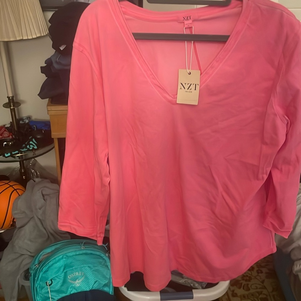 XL women’s pink long sleeve v neck